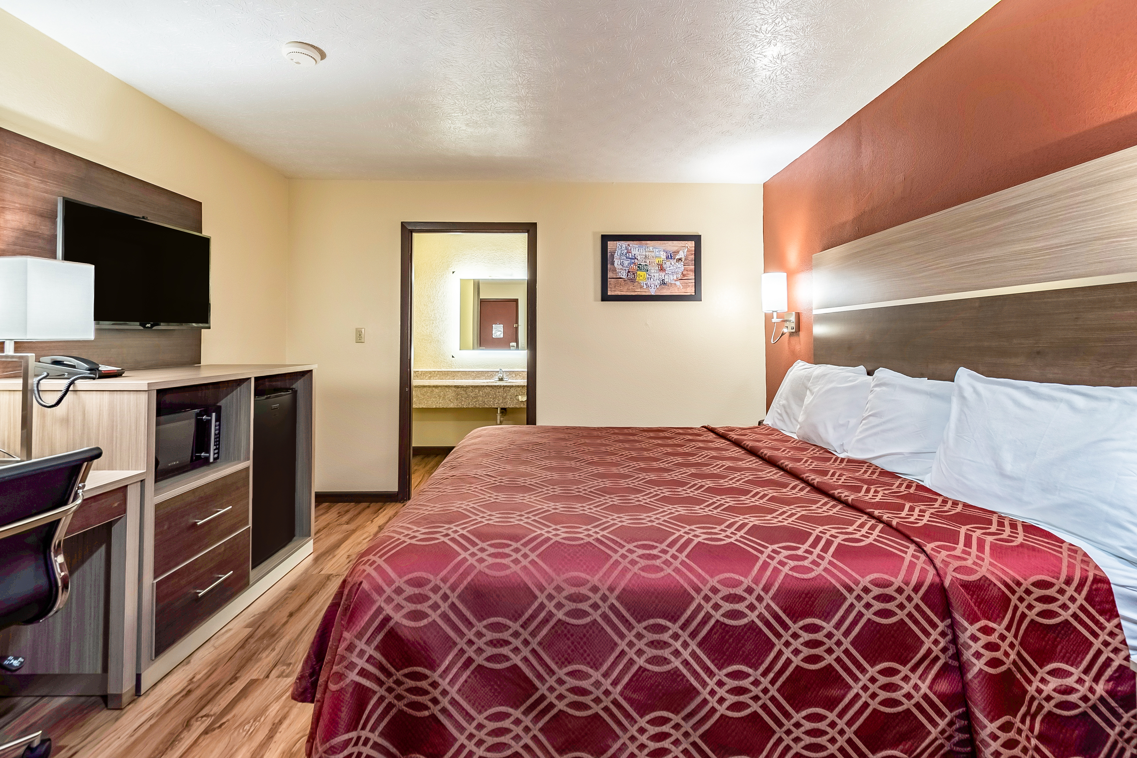 King bedroom alternate view